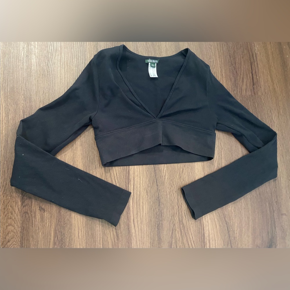 Long-Sleeve Cropped V-Neck Black Top